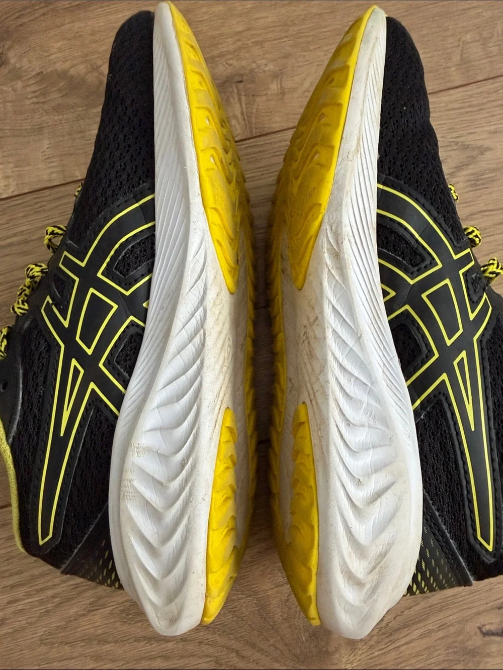 Asics Black & Yellow Gel-Excite 10 Running Shoes